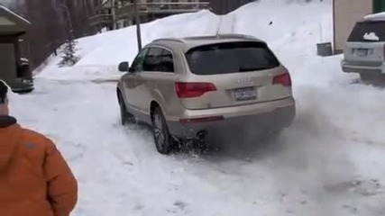Audi Q7 стартира на сняг