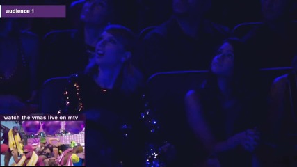 Реакцията на Taylor Swift и Selena Gomez по време на изпълнението на Demi Lovato Vma 2015