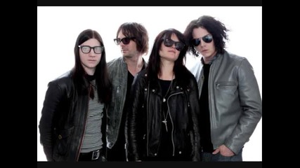 A Child Of A Few Hours Is Burning To Death (studio Version) - The Dead Weather 