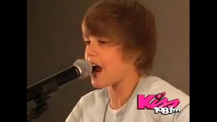 Justin Bieber singing Favorite girl 