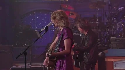 Taylor Swift - Back To December (live on Letterman) [ високо качество ]