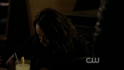 The Vampire Diaries Season1 Episode2 - Night of the comet - Bonnie touch Stefan 
