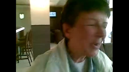 baba ludeee i si raskazva chast ot jivota :d 