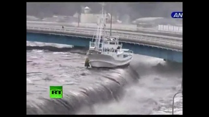 Драматични кадри от цунамито в Япония