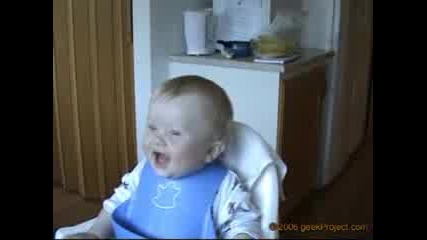 Много сладко бебе се смее !!!