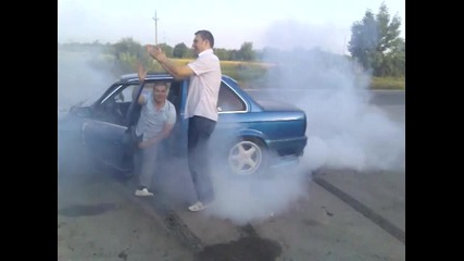 E30 V8 Sam . first movie drift and burn