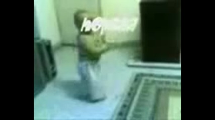 bebe igrae kyo4ek :d 