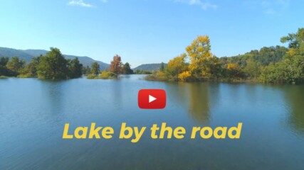 Lake by the road