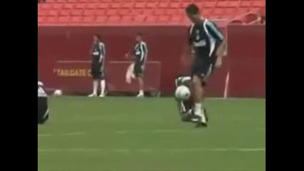 Cristiano Ronaldo Real Madrid Fresstyle Skills 