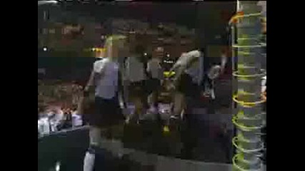 T.a.t.u. Правят лудница на наградите на Mtv