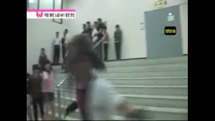 Hands up-big Bang
