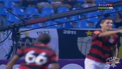 Прекрасен гол на Ronaldinho Flamengo Atletico Mg 4:1 25.06.2011