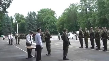 Неочаквана изненада по време на военна церемония !!!