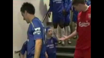 Лапе Си Прави Ташак Със Steven Gerrard