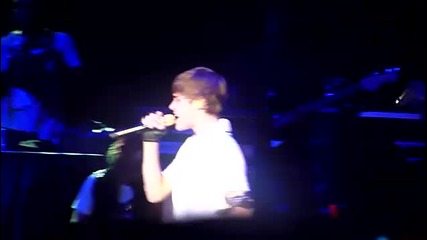 Justin Bieber пее Pray на Jingle Bash в Чикаго 11.12.2010 