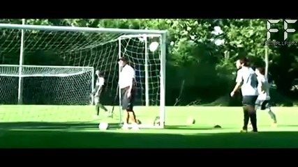 Роналдиньо вкара невъзможен гол на тренировка