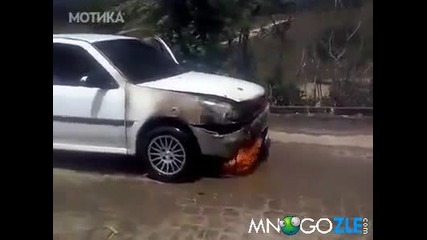 Как не се гаси пожар в колата