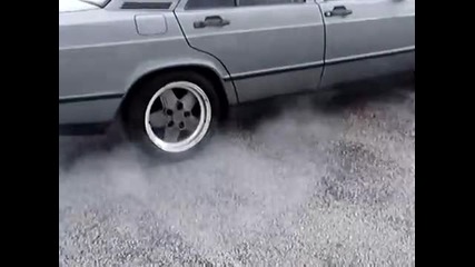 Mercedes 190 Burnout 