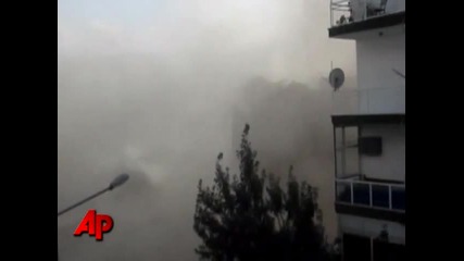 Разрушаването на сграда в Турция нещо се обърква