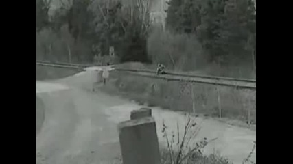 Откачалка Се Мушка Под Влак