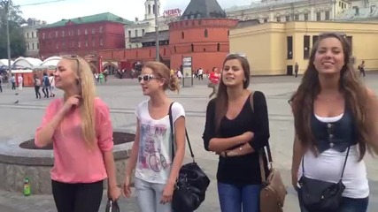 Руски момичета показват красиво пеене на народна песен !