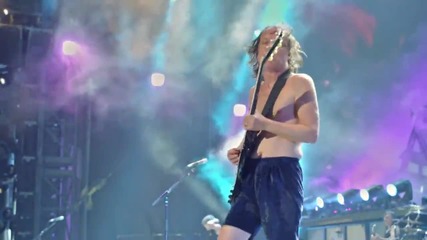 Ac/ Dc - Shoot To Thrill (live At River Plate 2009)