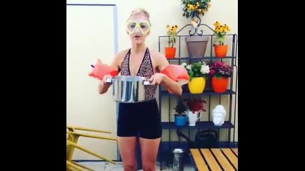 Мерйем Узерли ( Meryem Uzerli ) - ice bucket challenge