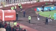 Феновете на ЦСКА хвърлиха седалка по играчите на Локо Сф