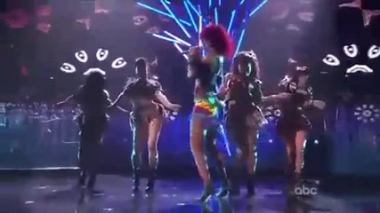 Rihanna със страхтотно изпълнение на Американските Музикални Награди за 2010 - та 