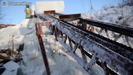 Ето как се добиват и приготвят блокчета от лед в Русия