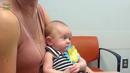 Бебета чуват за първи път със слухов апарат