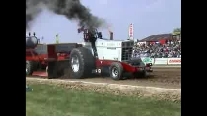 Tractor Pulling - F - Code Red