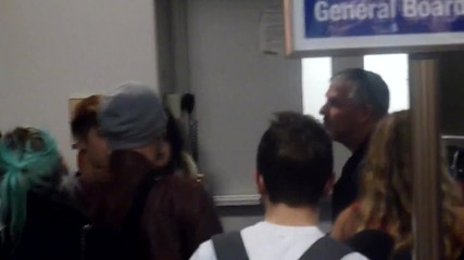 Justin Bieber & Selena Gomez board plane in Newark