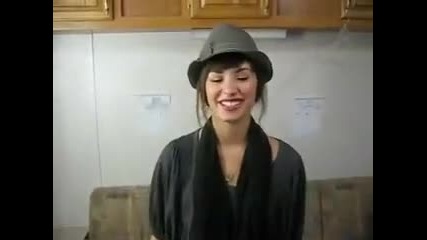 Demi Lovato Does Jonas Brothers Impressions! 