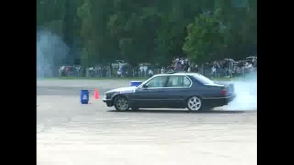 Bmw 735 Drifting 