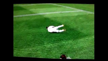 *fifa 11* Роналдо умира по време на мач