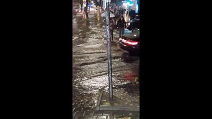 Наводнение във Варна след 30 минути дъжд