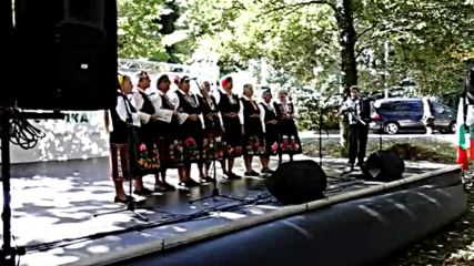Фолклорна група Зора - Мама на Стоян думаше