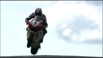 320kp/h Лудо състезание с мотори, трябва да го видиш . . . Isle of Man Tt
