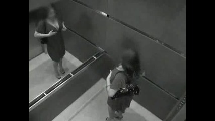 Какво става във Вегас разврат в асансьора скрита камера