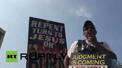 USA: Protesters rage against jailing of clerk who refused to issue same-sex licences
