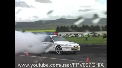Burnout с Полицейска Кола 