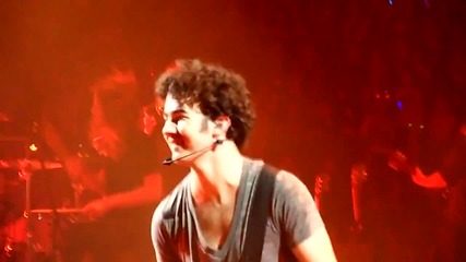 Jonas Brothers World Tour 2009 World War 3 Nick Jonas Up Close and Personal ) Hd 