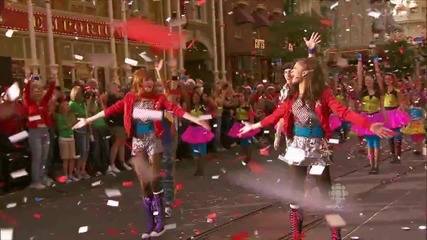 Bella Thorne and Zendaya Coleman - Shake It Up. Disney Christmas Parade 2011