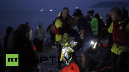 Greece: Refugees reach Lesbos as night falls on the Mediterranean