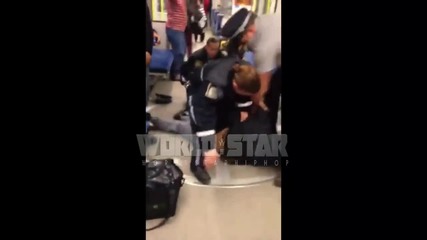 Дрогирано момиче напада мъж в метрото