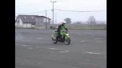 Kawasakiz1000stunts