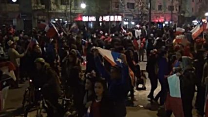 Чилийските фенове подивяха, наложи се полиция да ги укроти