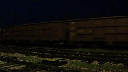 Товарен влак с локомотив 44 108