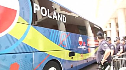 Полша вече е в Марсилия за мача с Португалия